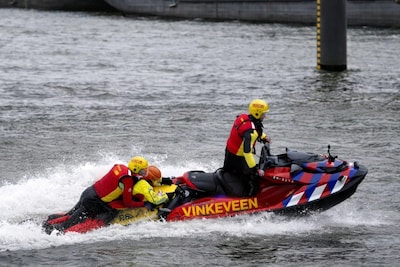 Brandweer op jetski en kampeerveld voor snurkers: dit zijn de beste 1 aprilgrappen uit het Groene Ha