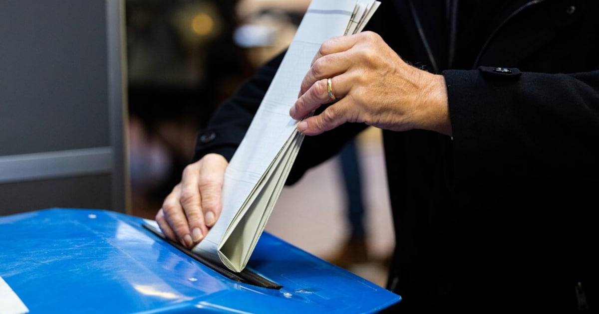 Van ‘te deprimerend’ stemlokaal tot verscheurde pas: dit gebeurde er óók op verkiezingsdag