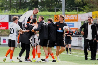 Jodan Boys draait achterstand helemaal om door wondergoal: ‘Gewoon schieten en niet nadenken’
