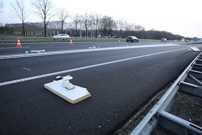 Rijstrook en afrit A58 tijdelijk dicht vanwege isolatiemateriaal op wegdek