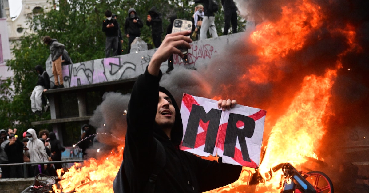 Meer dan 100 aanhoudingen na grote rellen in Brussel, spoor van ...