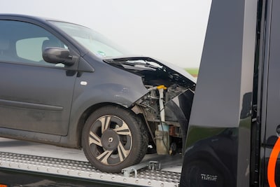 Bestuurder gewond na botsing in Maren-Kessel