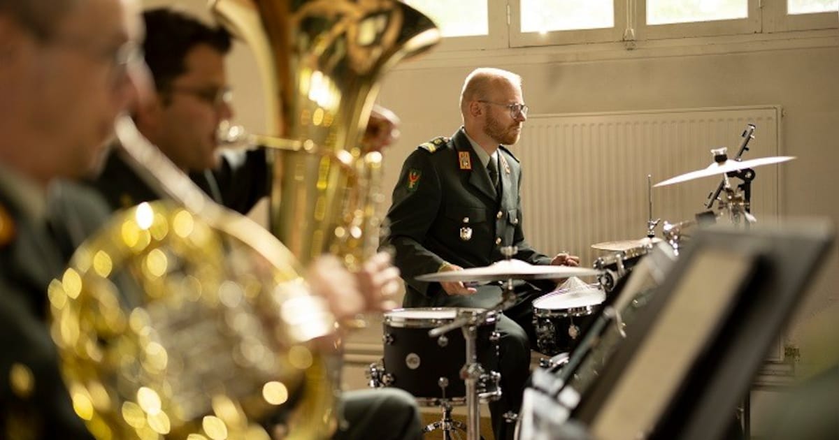 Anjerconcert viert 80 jaar vrijheid in Hardinxveld-Giessendam