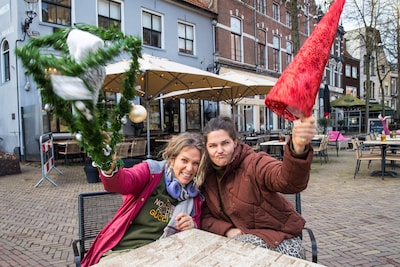 Wilma vindt kerst ‘geen kloten aan’: daarom organiseert ze samen met Dieuwke deze avond in Deventer