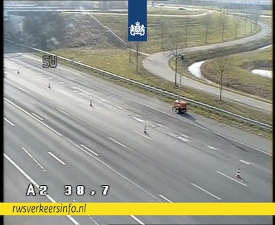 Rijstroken bij Abcoude dicht om schade aan asfalt, reparaties kunnen dagen duren