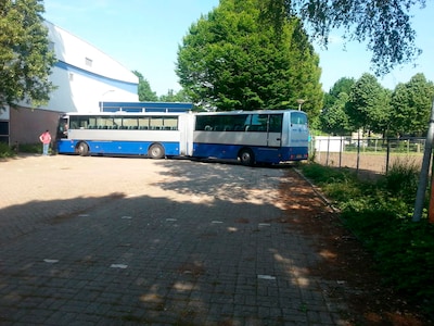 ‘Je kunt er wat van vinden, maar supporters wisten dat die bus niet welkom was’