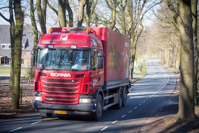 Na tien jaar klachten over vrachtwagens door woonwijk gloort hoop: provincie wil praten over extra a