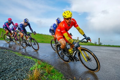Vroege vluchter Victor Vercouillie grijpt verrassend zege op VAM-berg, Italiaanse wint bij vrouwen