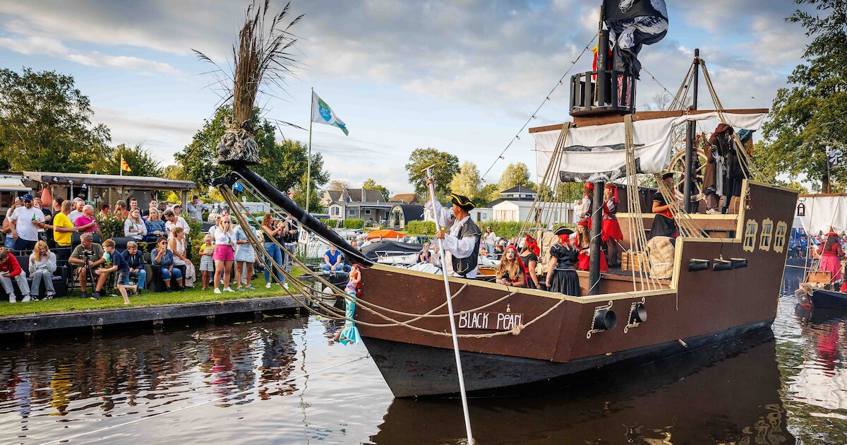 Campingjeugd deelt in lokale gondeltraditie tijdens jaarlijks evenement in Belt-Schutsloot