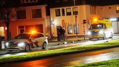 Fietser naar het ziekenhuis na harde uitglijder op kruispunt in Oss