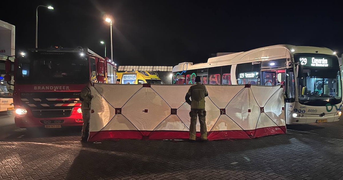 Aanrijding tussen bus en persoon in Dedemsvaart: brandweer bevrijdt slachtoffer
