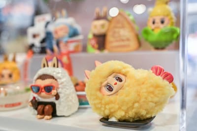 Binnenkijken bij Pop Mart-winkel op de Lijnbaan: 'Fans staan 2 uur in de rij'