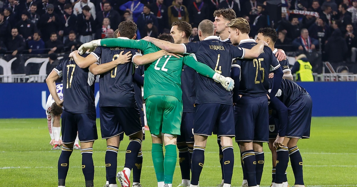 LIVE | Go Ahead Eagles maakt zich op voor laatste groepswedstrijd • Supporters houden corteo