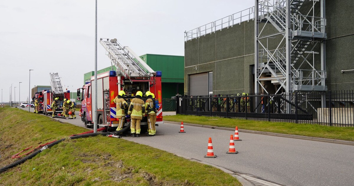 Brandweer onderzoekt brandmelding bij Agriport in Middenmeer