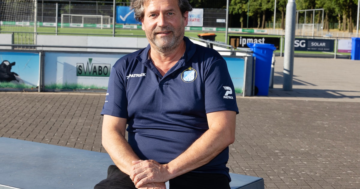 Bladella kiest voor ervaring en routine met nestor Chris (58) als coach: ‘Bij iedere goal vlogen ach