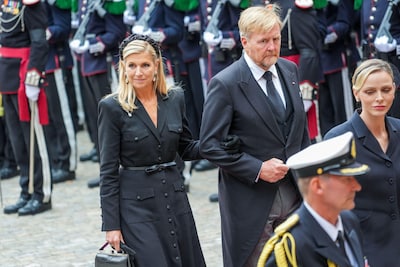 LIVE Treinramp Spanje | Máxima en Willem-Alexander betuigen steun aan betrokkenen na treinramp in Spanje