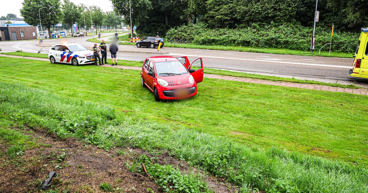 Auto zwaar beschadigd bij eenzijdig ongeval op Antares in Klazienaveen