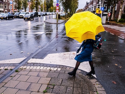 Mogelijk eerste herfststorm Austen nadert: vrijdagavond code geel in drie provincies en zware windstoten