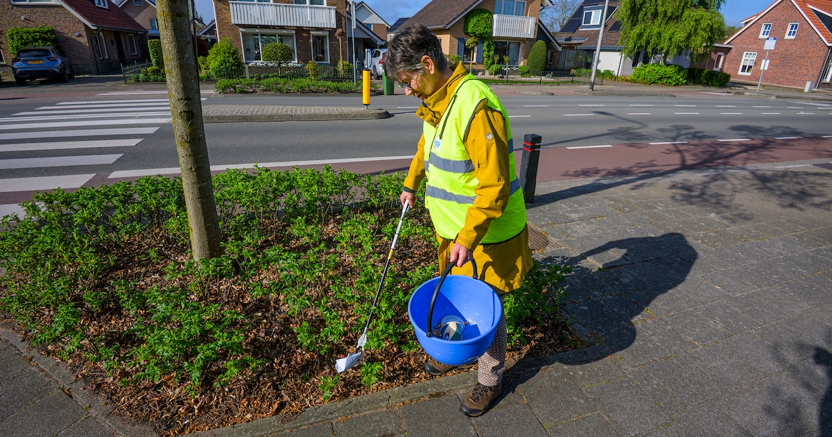 Buurt ruimt zwerfafval in Vondelkwartier in Beverwijk op, lunch inbegrepen