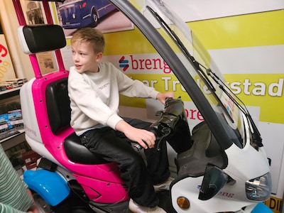 Groep 8 ontdekt de magie van techniek: samen op avontuur in Arnhemse trolleybus