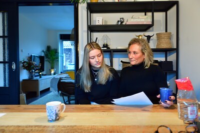 Cindy dreigt binnenkort huis én dochter kwijt te raken: ‘Ik woon liever in een auto dan apart van el