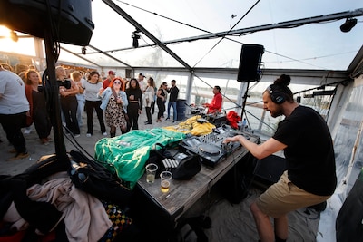 Strandbar Stek weer even terug op Waalplein: ‘Het is nog steeds een gemis’