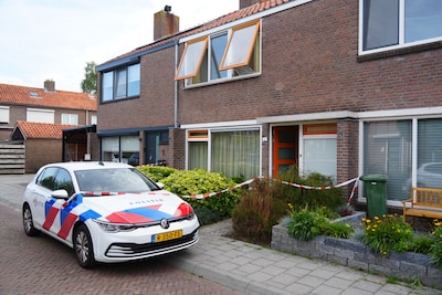 Man (66) uit Hattem overleden na brand in zijn woning, buurman ademt rook in bij reddingspoging