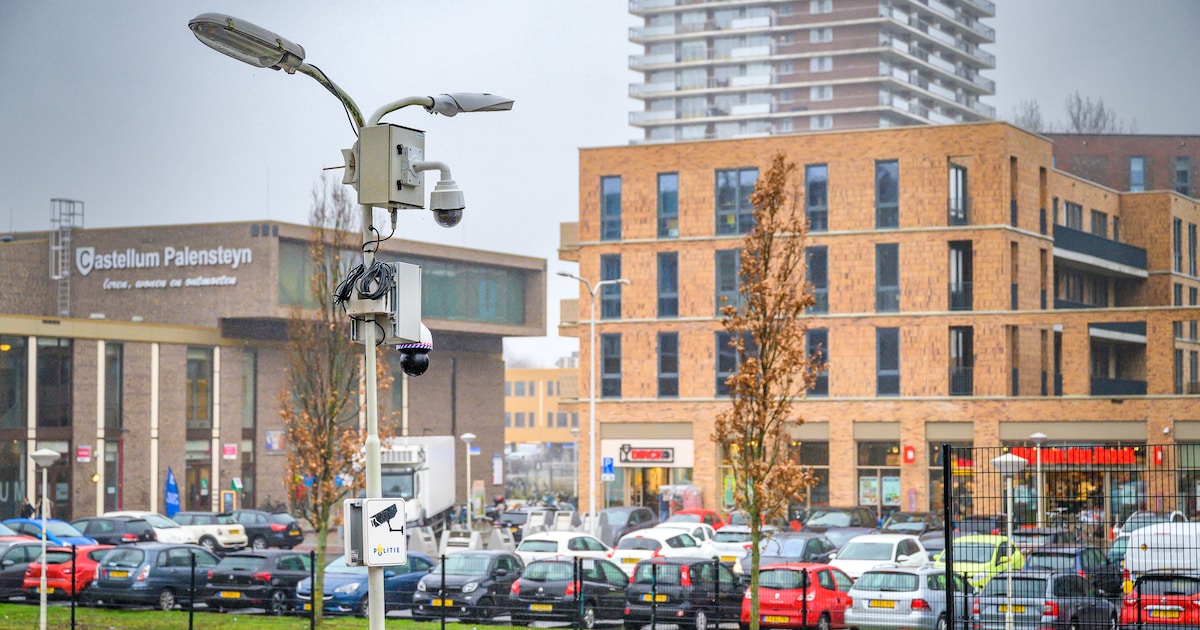 Overlastgevende jeugd blijft naar Rakkersveld komen, dus de politiecamera’s krijgen nu vaste plek | 