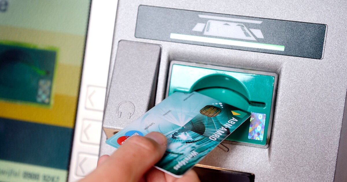 Almelose rechter wanhoopt: ‘Waarom blijven ouderen pinpas en code ...