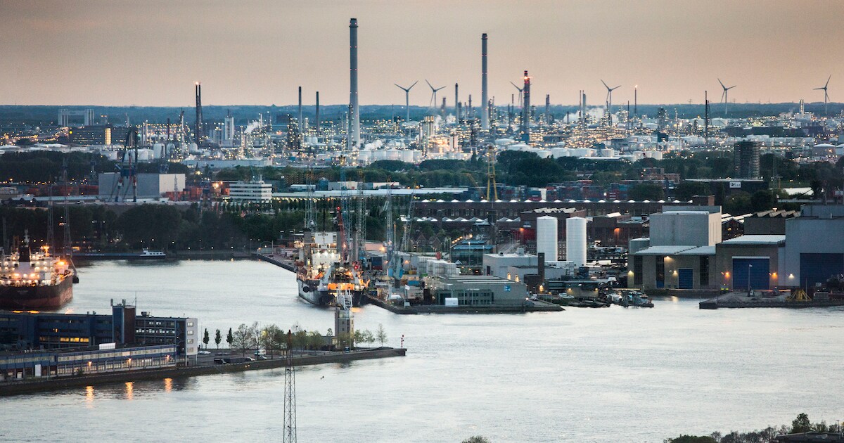 Gunvor legt raffinaderij stil vanwege corona, Shell-Pernis zet grote onderhoudsstop door