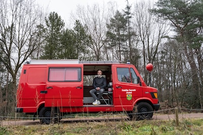 Voor Adam moet een voertuig een beetje apart zijn: ‘Zo’n brandweerbus hoort bij mij’