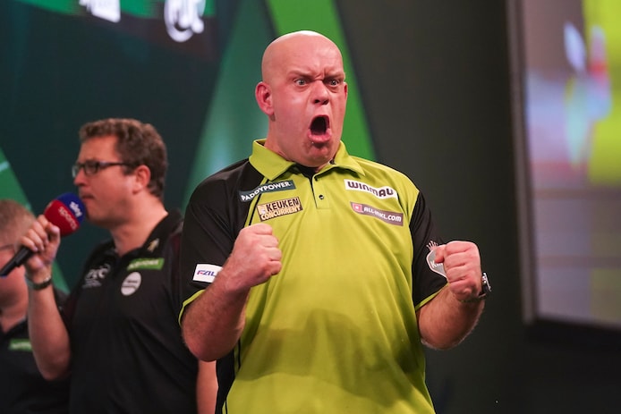 Bulderende Michael van Gerwen gelooft weer in vierde wereldtitel: ‘Heb