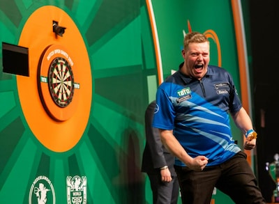 Tilburgse darter piekt op het juiste moment en wint ‘gouden PDC-ticket’