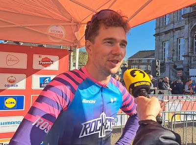 Hij is binnen: eerste profzege voor Denekampse wielrenner Jelle Johannink