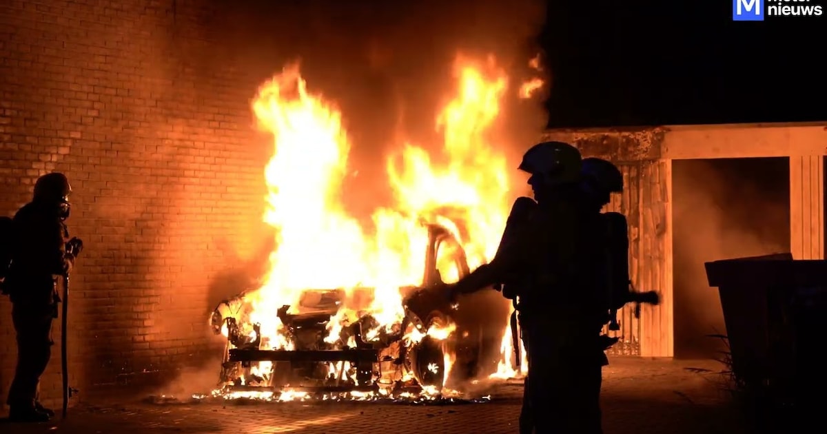 Autobrand slaat over naar woning en garage in Assen