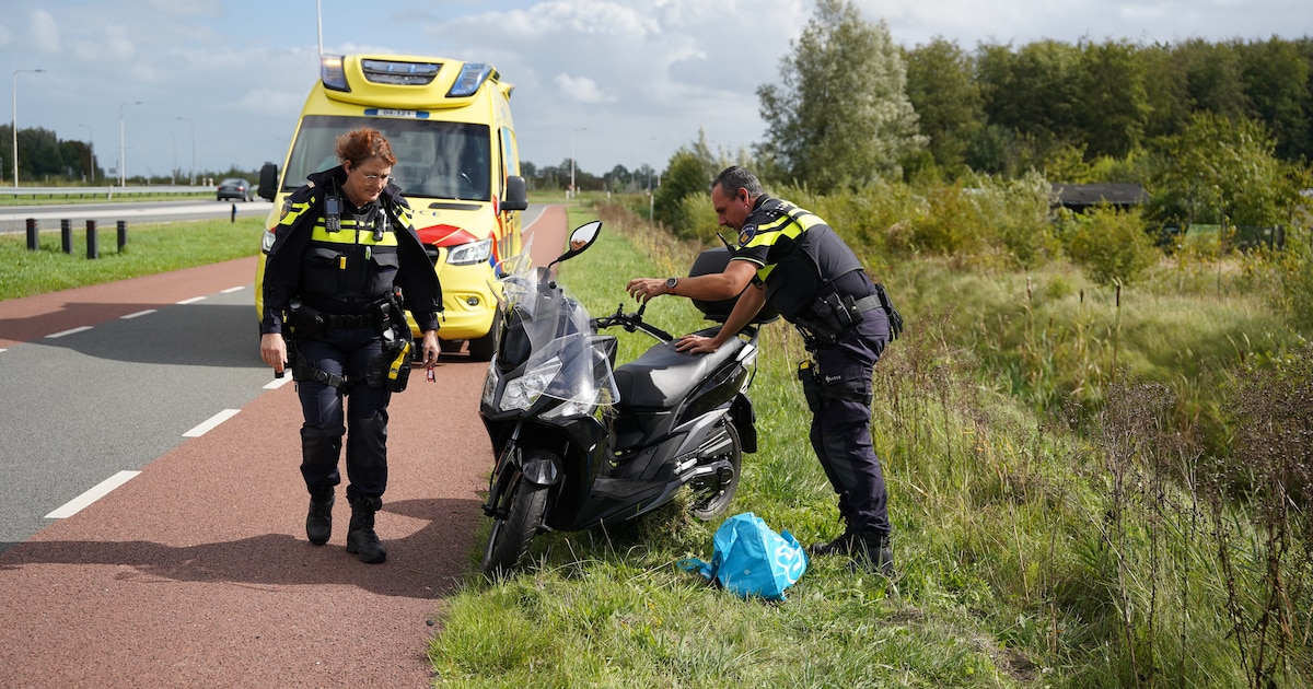 Scooterrijder ten val gekomen langs Hanzeweg in Dronten