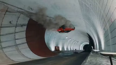 Chinese SUV rijdt op zijn kop in tunnel, maar tijdens oefening gaat het mis