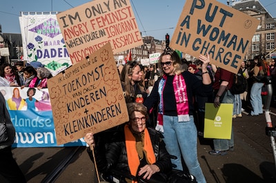 Nederland zakt weer op ranglijst gendergelijkheid: ‘In dit tempo is de kloof tussen man en vrouw pas in 2146 gedicht’
