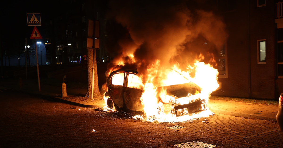 Meerdere voertuigen kort op elkaar uitgebrand, ook een Greenwheels auto niet meer te redden