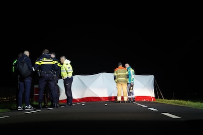 Overleden man aangetroffen in Maren-Kessel, politie onderzoekt aanrijding en houdt man (23) aan