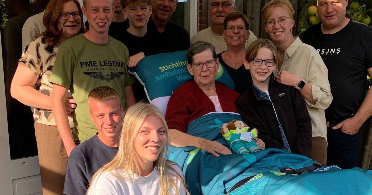 Ongeneeslijk zieke Joke (72) gaat nog één keer naar het graf van haar zoon: ‘Kwam afscheid nemen’