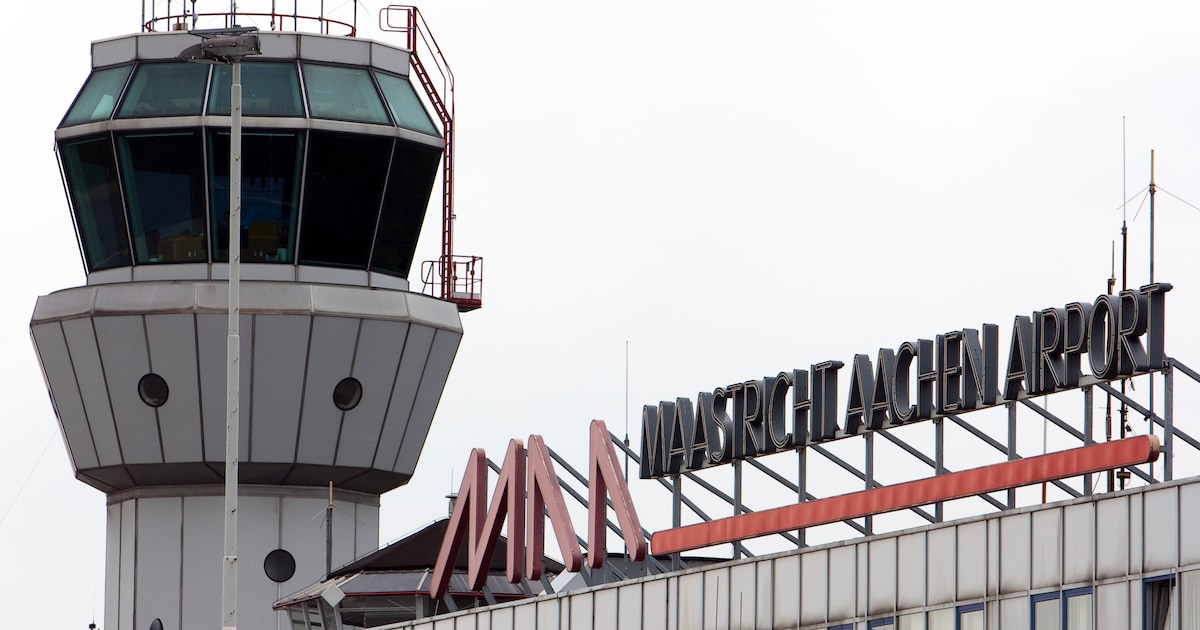 Akkerbrand bij Maastricht-Airport geblust: 'vliegverkeer heeft nauwelijks last gehad'