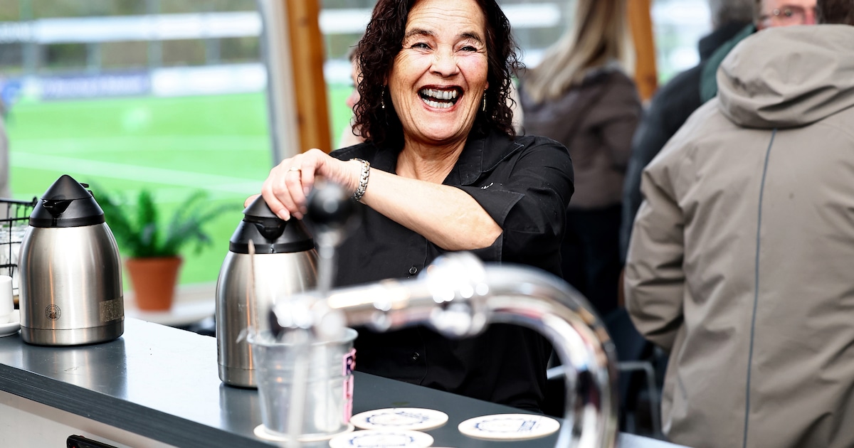 Ilona is een van de vrijwilligers waar een voetbalclub op drijft: ‘Wedstrijden tegen IJFC en Lopik z