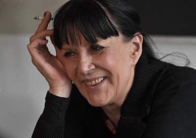 Roos (1957-2025) had seks met politici en ceo’s, maar stond ook op de barricades voor haar collega’s