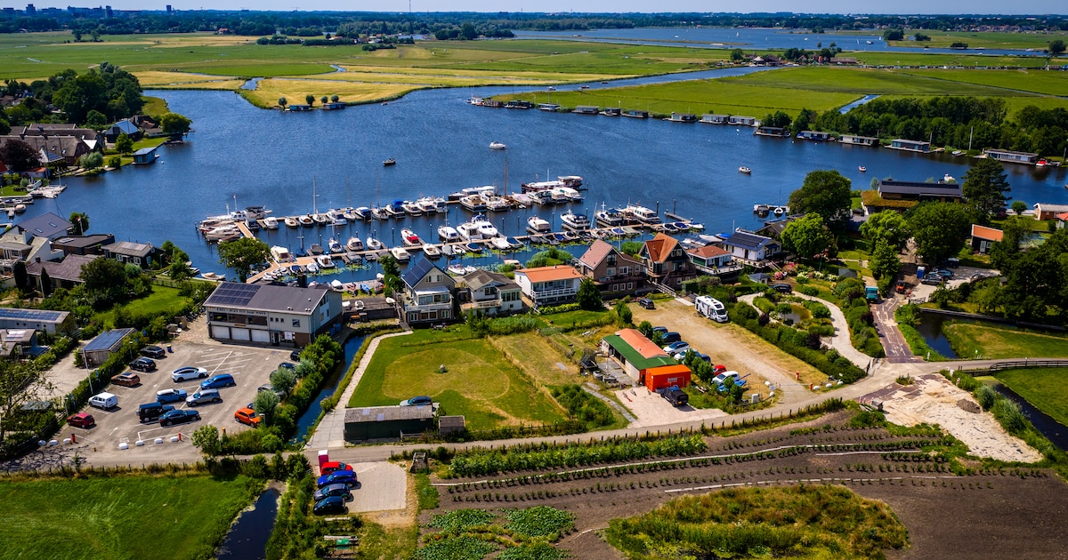 Provincie vreest permanent wonen en sleept Kaag en Braassem voor de rechter vanwege drie recreatiehu