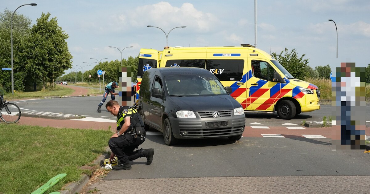 Automobilist verleent geen voorrang en schept fietser op rotonde in Sprang-Capelle