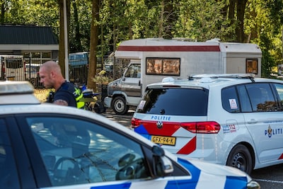 Overvaller dringt met mes een camper in Eindhoven binnen en raakt gewond na worsteling