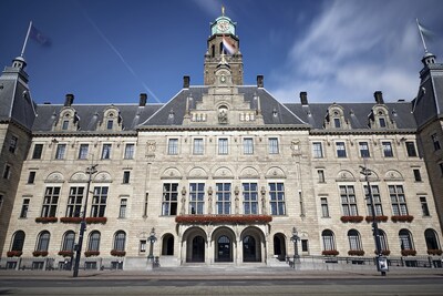 Door overstap op nieuw systeem zijn 5500 rekeningen te laat betaald door gemeente Rotterdam
