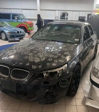 BMW met tientallen kogelgaten staat te koop op Marktplaats voor 55.000 euro