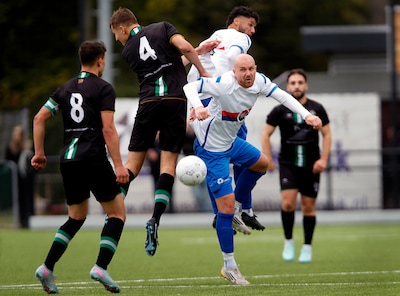 Joey Kleijn moet bij SC Botlek wennen aan samenwerking: ‘Tegen trainer zeg je dingen anders dan tegen je vader’